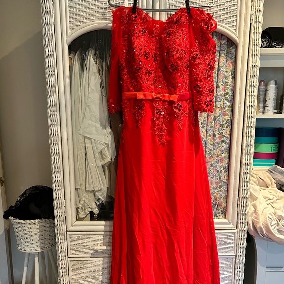 Red dress - Picture 1 of 2